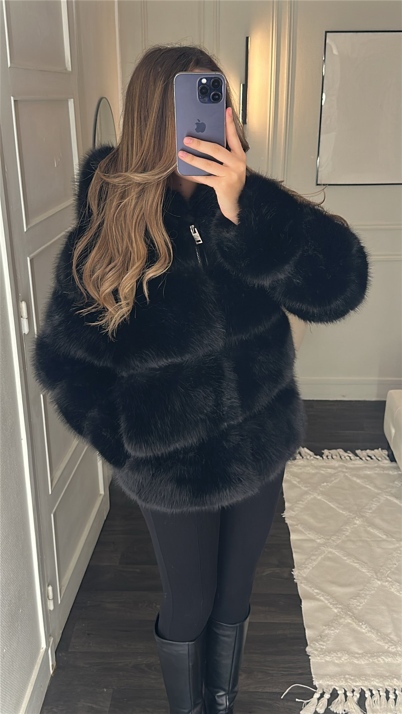 Fourrure Noir à Capuche